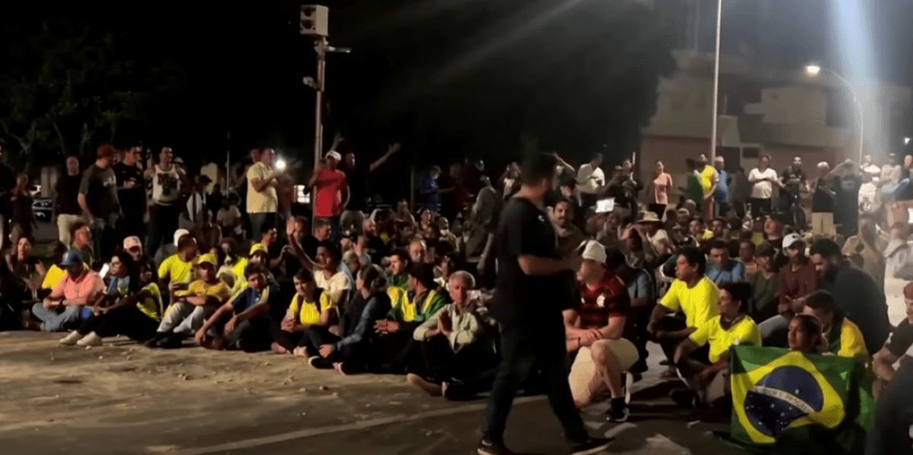Susținătorii lui Jair Bolsonaro au încercat să pătrundă în sediul poliției federale din Brasilia VIDEO