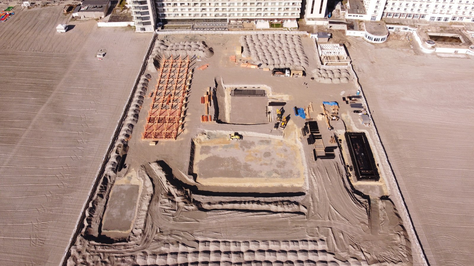 „Apele Române dezvăluie șantierul Caelia de la Mamaia: construcții temporare“ „Apele Române dezvăluie șantierul Caelia de la Mamaia: construcții temporare“