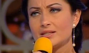 Gabi Cristea cu lacrimi în ochi (Captură Wowbiz) jpeg