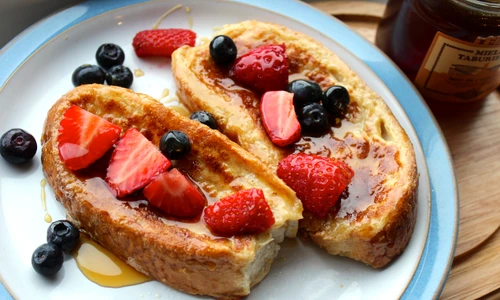 French toast cu vanilie şi afine jpeg