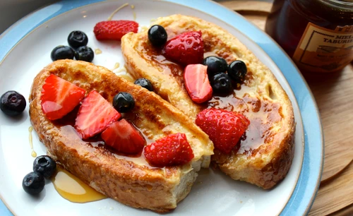 French toast cu vanilie şi afine jpeg