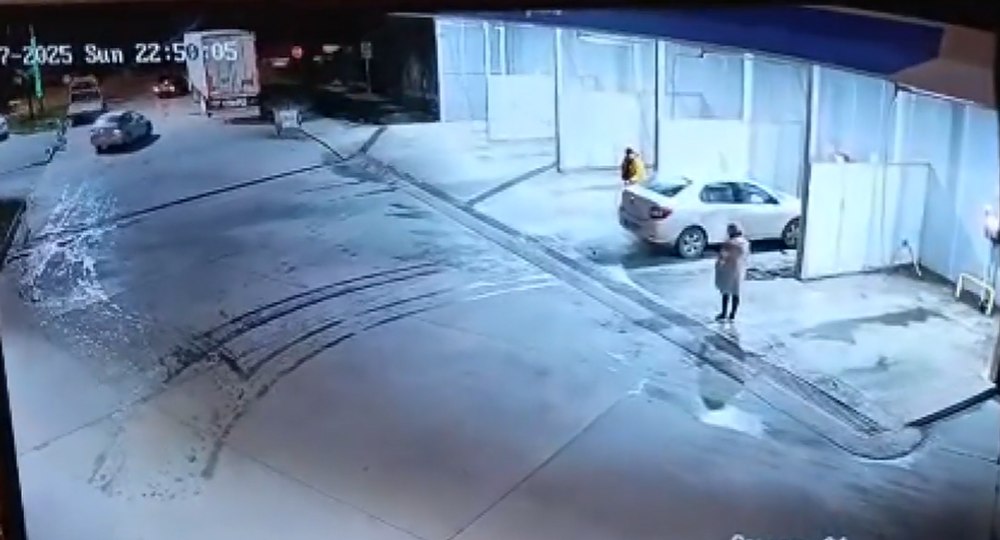 Momentul în care o familie a fost strivită de o alunecare de teren la o spălătorie în Turcia: tatăl și cele două fiice au murit