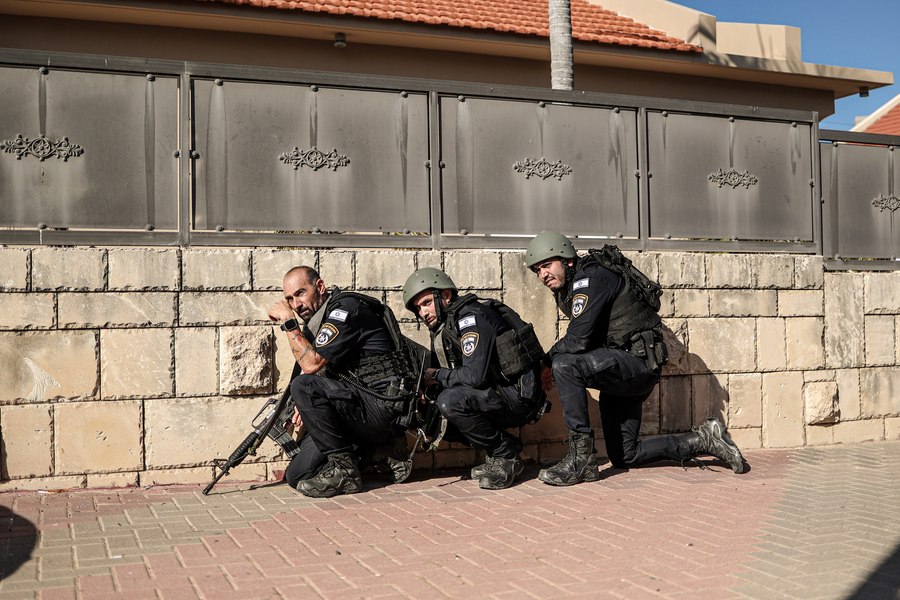 Armata israeliană afirmă că deține controlul în localitățile atacate de Hamas