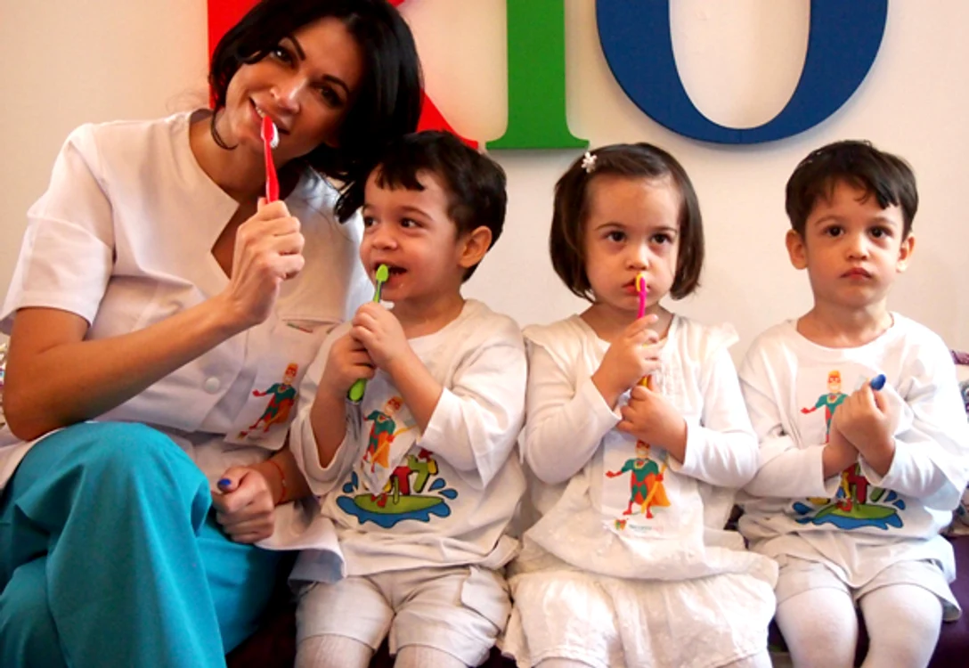Nicoleta Luciu are patru copiii, Zsolt jr, şi tripleţii Kim, Karoly şi Kevin (4 ani)