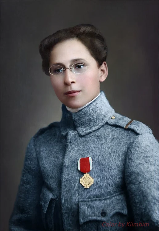 Ecaterina Teodoroiu a fost decorată cu Virtutea Militară de Război