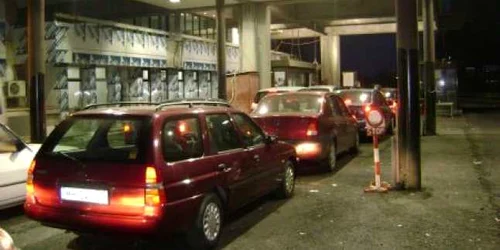 Trafic aglomerat pe sensul de intrare în ţară. Foto: Arhivă