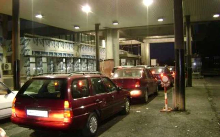 Trafic aglomerat pe sensul de intrare în ţară. Foto: Arhivă