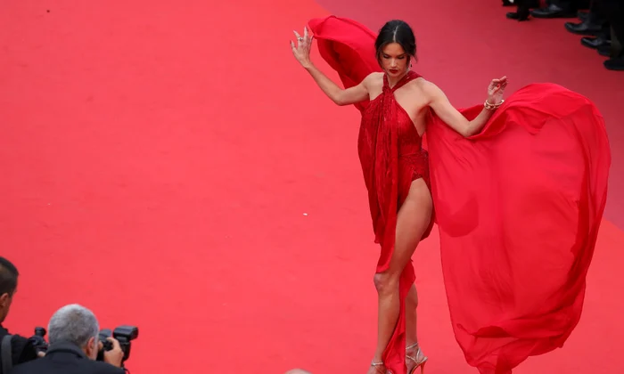 8 alessandra ambrosio gettyimages 1149309581 jpg jpeg