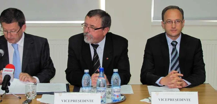 Cei doi vicepreşedinţi, alături de preşedintele Tiberiu Marc
