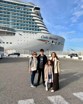 Cătălina Grama și familia s-au plimbat cu Costa Smeralda. Foto: Instagram