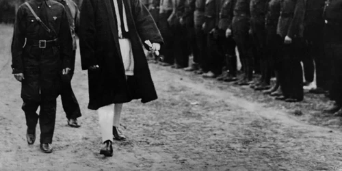 Corneliu Zelea Codreanu, purtând haine țărănești GettyImages jpeg