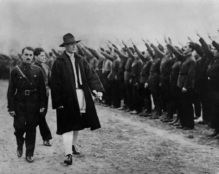 Corneliu Zelea Codreanu, purtând haine țărănești GettyImages