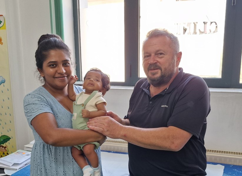 Primul copil cu părinți din Sri Lanka născut într-un județ din Ardeal. România are peste 100.000 de muncitori străini