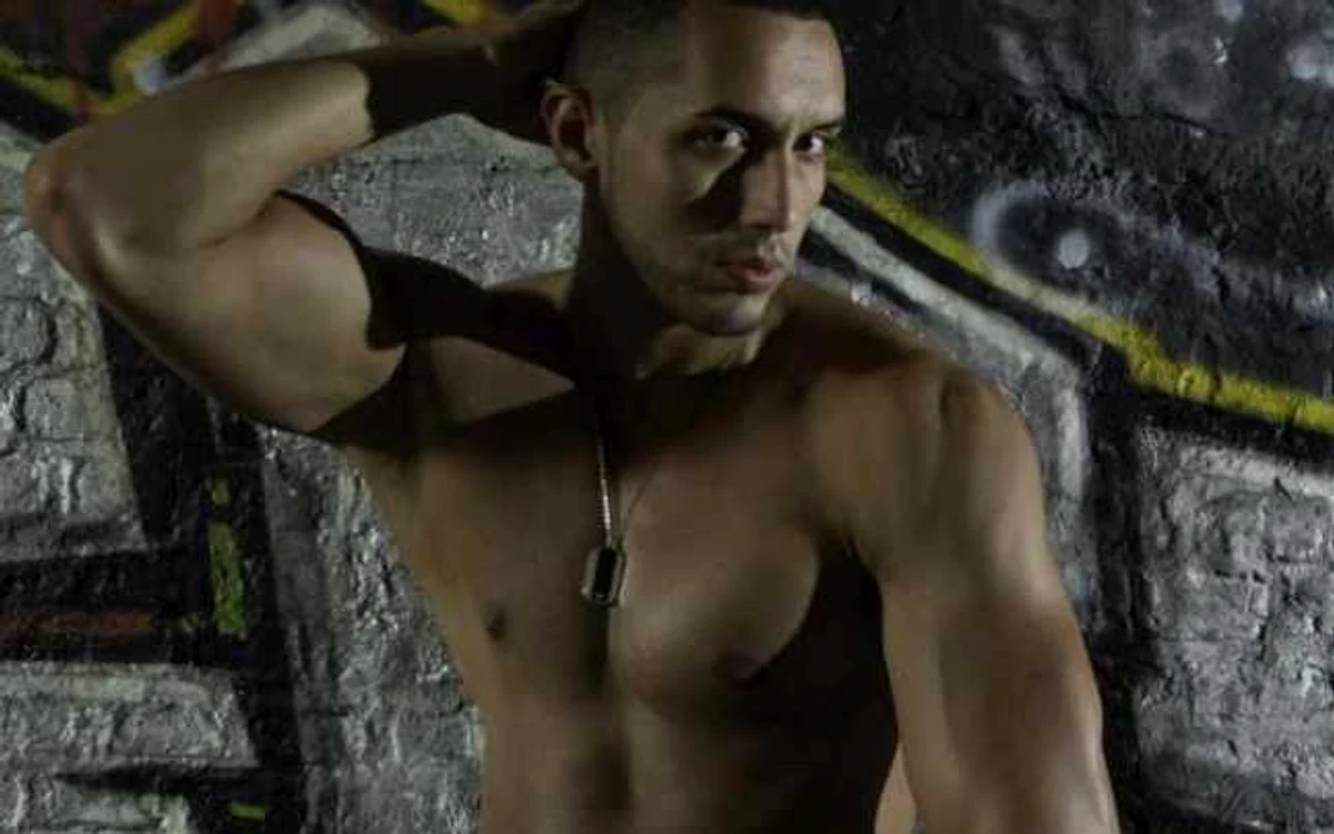 Show de striptease masculin la Aristrocratos Mamaia.