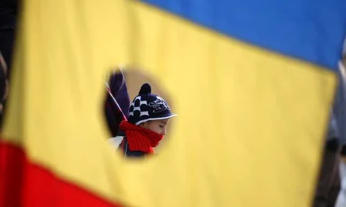 Steagul României cu stema decupată reprezintă unul dintre simbolurile libertății jpeg