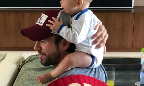 1 enrique iglesia si fiul lui nicholas jpg jpeg