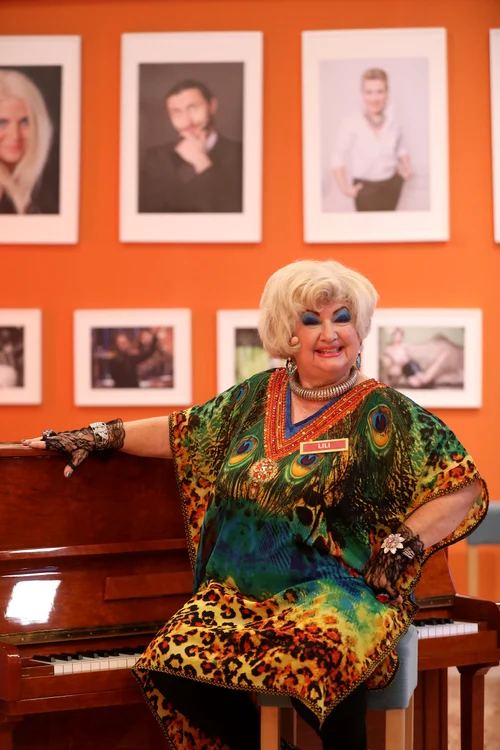 Lili este o prezență efervescentă și plină de culoare