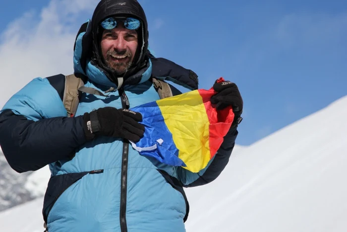 Ionuţ Ştefănescu a dus tricolorul pe Baruntse (7162 metri), unul din cele mai tehnice vârfuri din Himalaya