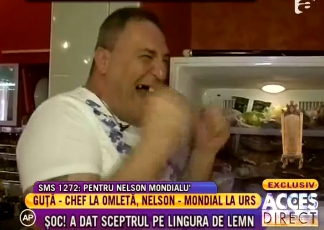 
    Nelson Mondialul nu vrea să-şi pună dinţii, dar îşi răsfaţă gura cu mâncăuri scumpe. (captură Acces direct)  