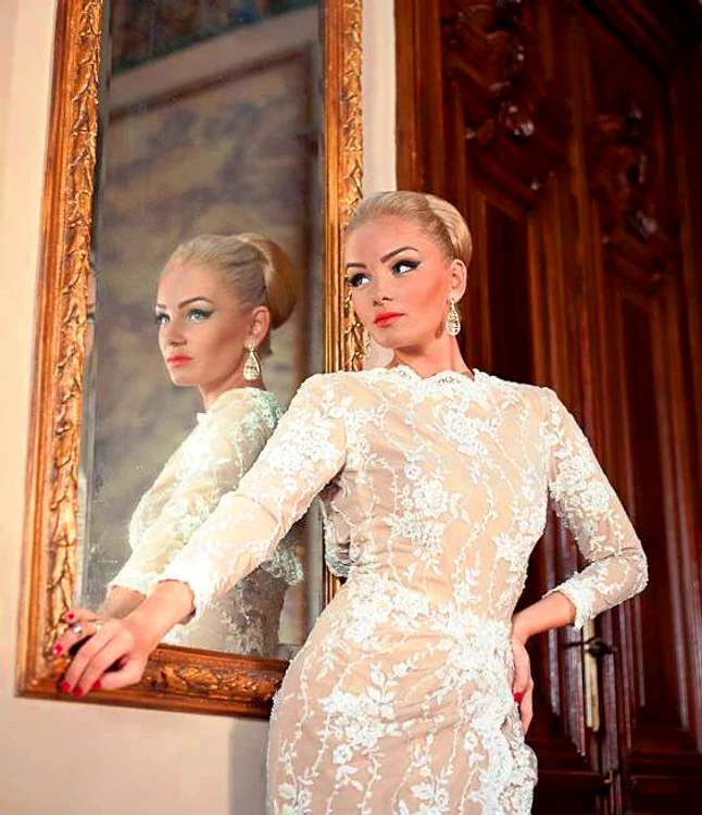 
    Mirela Constantin va deveni Maria Constantin pentru fanii eiFOTO Facebook  