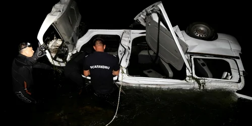 accident microbuz cazut in Dambovita FOTO ISU