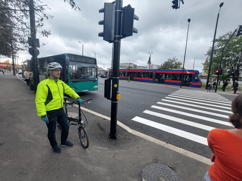 Autobuz, tramvai, maşină şi bicicletă, concurs în traficul din Oradea. Cine câştigă