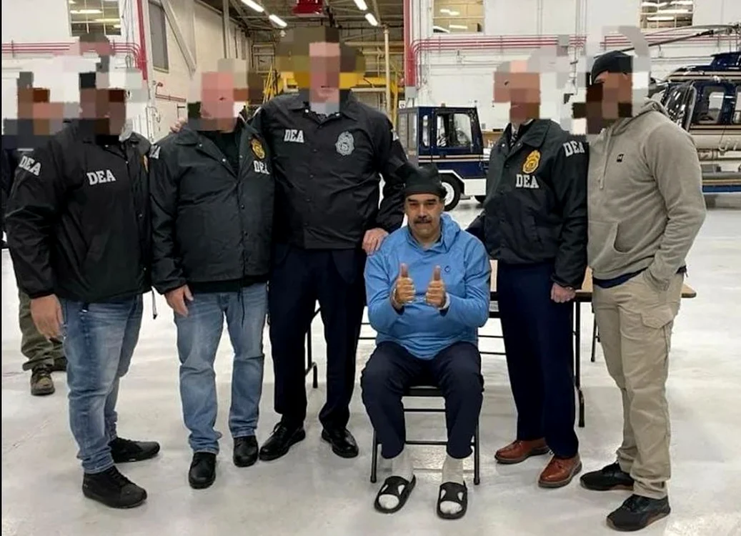 Nicolás Maduro, alături de agenți federali americani (Foto: captură video Youtube)