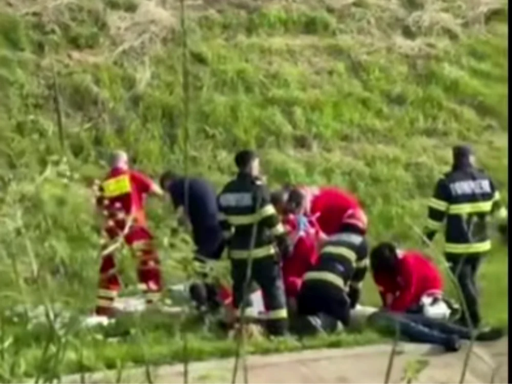Tânărul de 25 de ani, resuscitat de pompieri/FOTO: Captură video