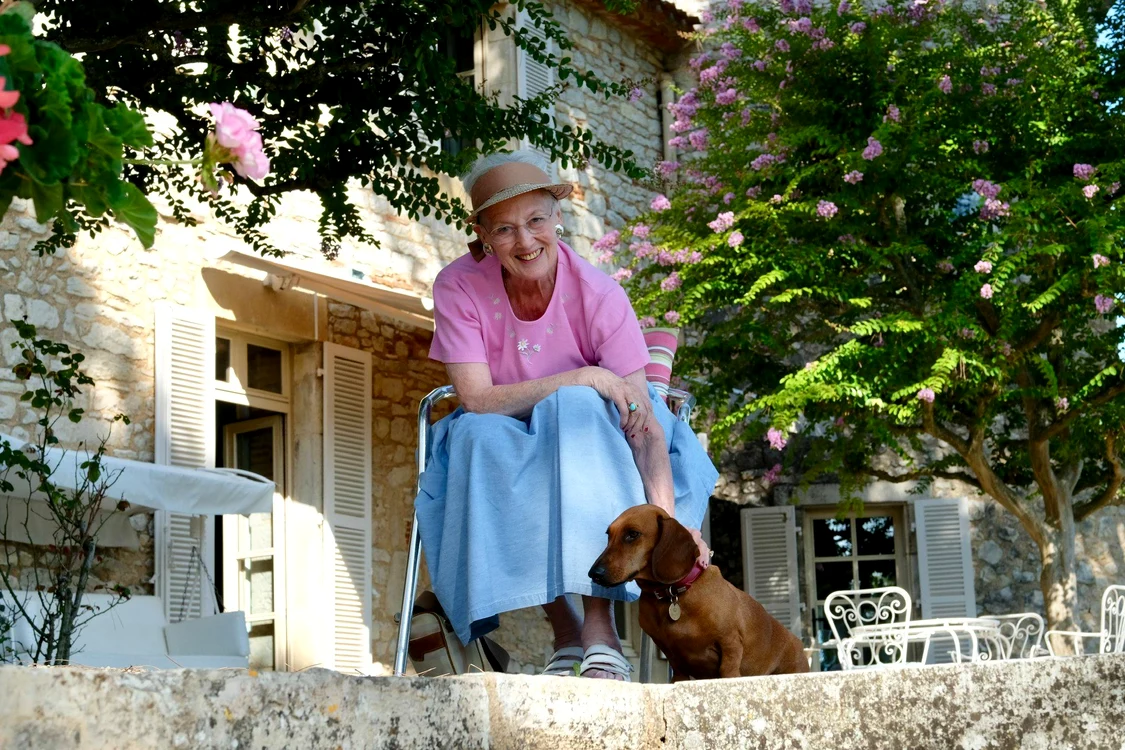 Regina Margrethe a II a la Chateau de Cayx 5   Casa Regala jpg