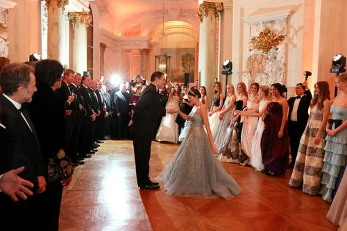 Prințesa Eugenia și tatăl ei la Balul Debutantelor. Foto: Le Bal/Yunling Fang
