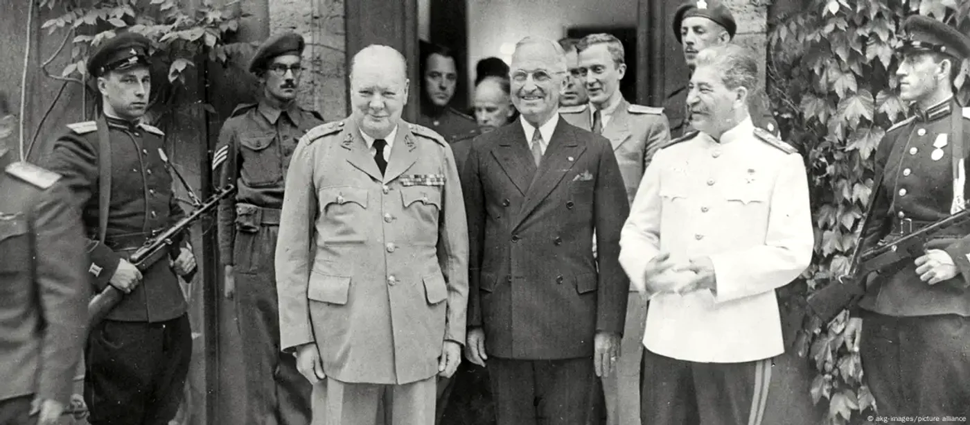 Conferința de la Potsdam (august 1945): Winston Churchill, Harry Truman și Iosif Stalin