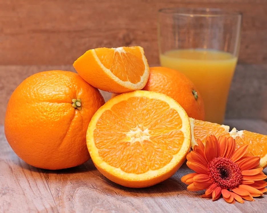 Sucul de portocale, o sursă importantă de Vitamina C (sursa foto Pixabay)