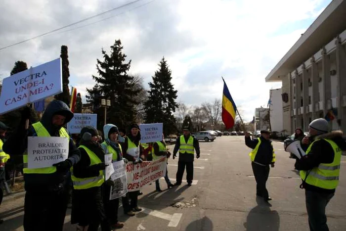 Miting în faţa Prefecturii din Constanţa