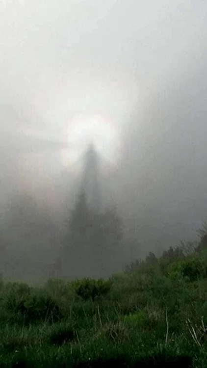 O siluetă umană a fost proiectată pe cer, un fenomen ciudat petrecându-se în anumite condiţii FOTO Ziarbicaz.ro