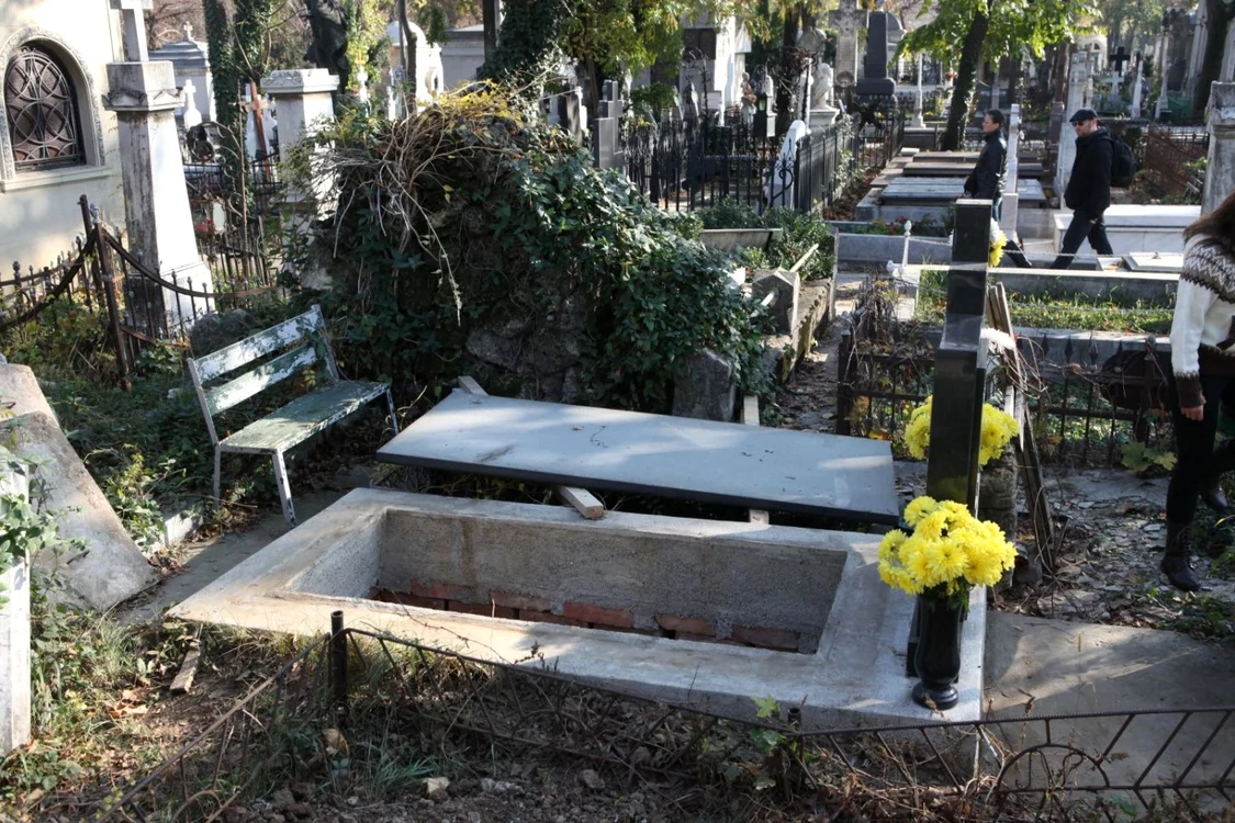 Cimitir  FOTO: Adevărul
