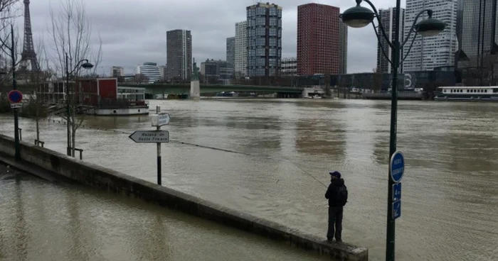 Sena - Paris - Inundatii FOTO AFP