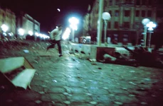 Nopţile înfrigurate ale Timişoarei, când se mărşăluieşte, se scandează, se trage