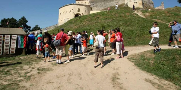 Zona Râşnov este cunoscută pentru potenţialul ei turistic. Foto: Stelian Grăjdan