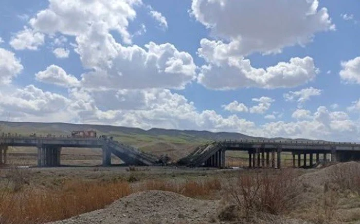 Două poduri din centrul țării au fost lovite FOTO X / Creativity @Creativity15778