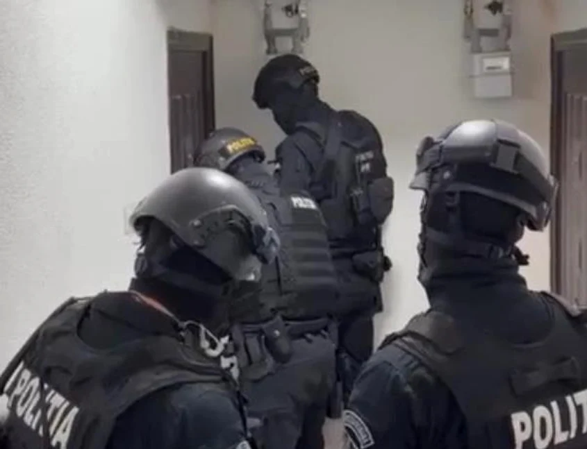 Au fost puse în executare trei mandate de percheziție domiciliară FOTO arhivă Poliția Română