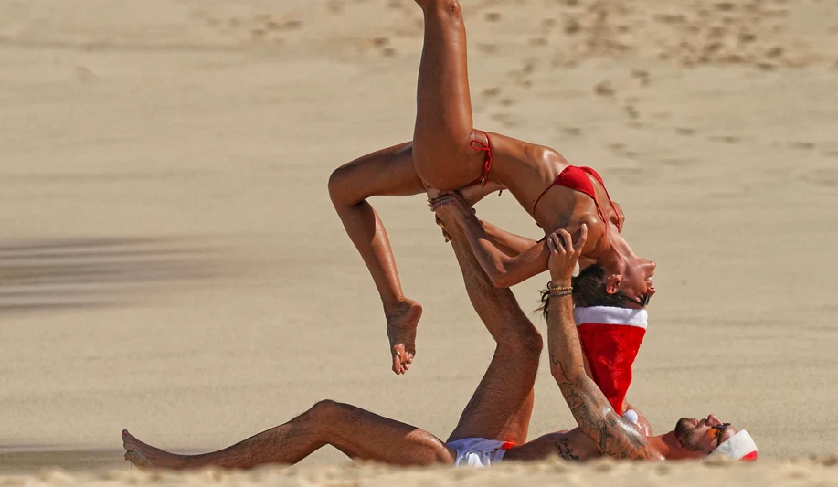 Modelul brazilian a făcut acrobații cu logodnicul ei (Foto: Profimedia)