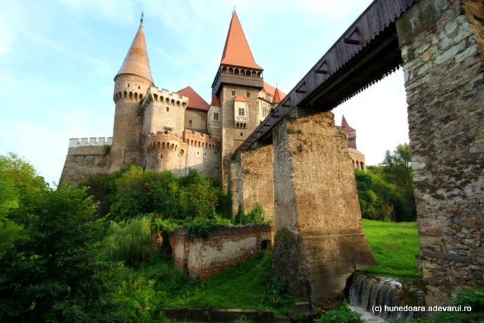 castelul corvinilor podul foto daniel guta adevarul