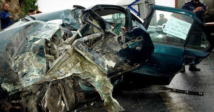 BMW-ul a fost avariat în accident. FOTO: ARHIVĂ.