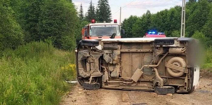 accident mortal autoutilitară răsturnată, FOTO: ISU Suceava