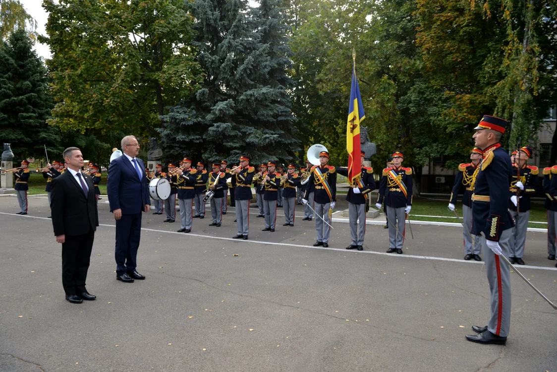 Ministrul Apărării, vizită la Chişinău FOTO Facebook