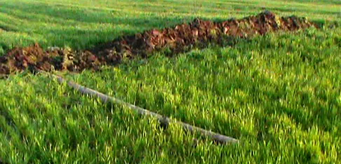 Ţevile găsite la locul faptei au fost predate firmei de pază foto: IJJ Teleorman