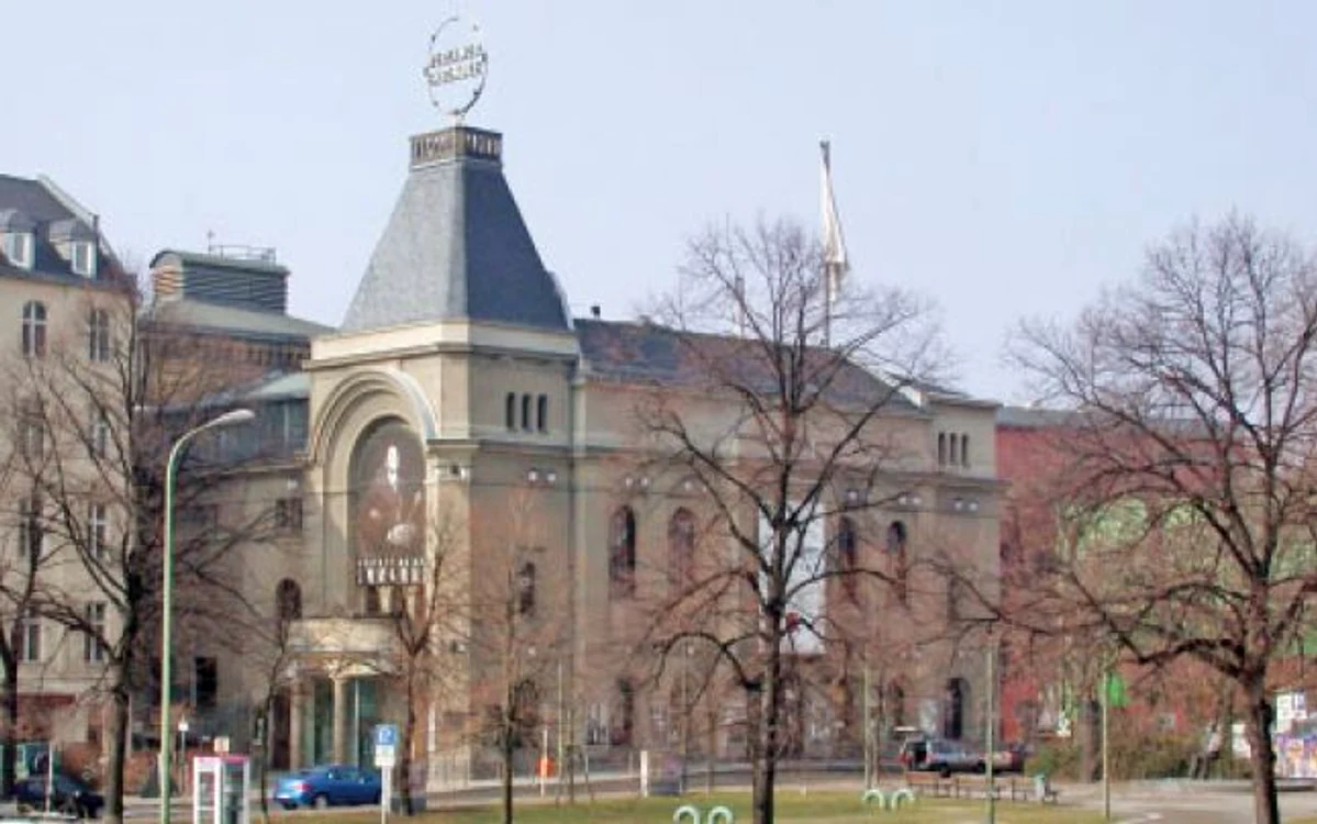 Teatrul Berliner Ensemble e una dintre primele amintiri ale scriitoarei despre capitala Germaniei