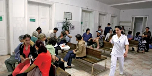 Bărbatul a murit în timp ce aștepta la rând