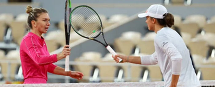Swiatek și Halep, la fileu
