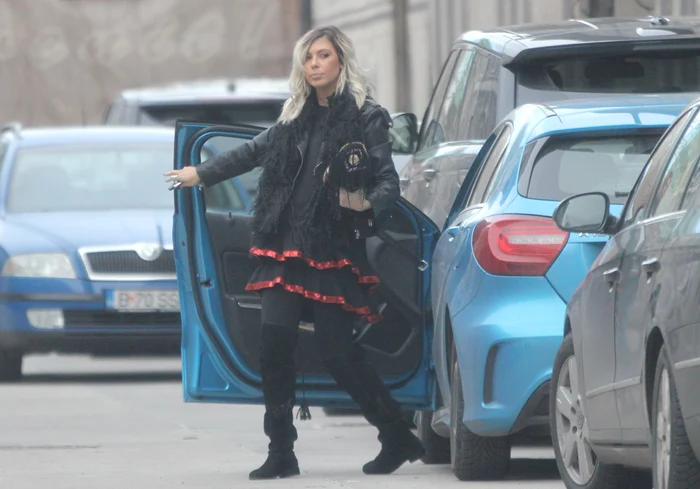 Deşi e gravidă în şase luni, Sore nu a renunţat la şofat